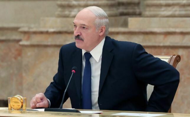 Лукашенко назвал конфликт на Украине "цветочками", но будут и ягодки