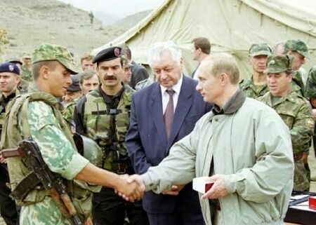 Президент Путин высоко оценил подвиги солдат и офицеров 