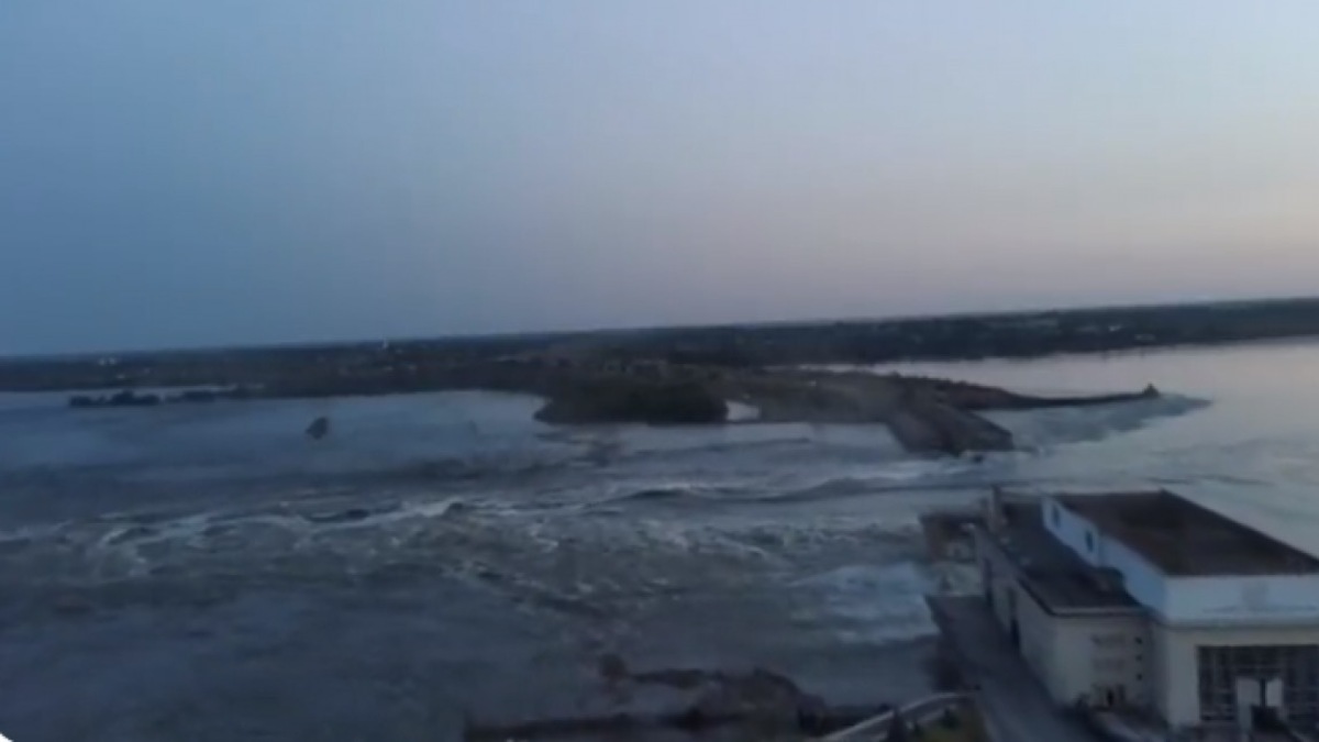 Разрушение дамбы на Каховской ГЭС