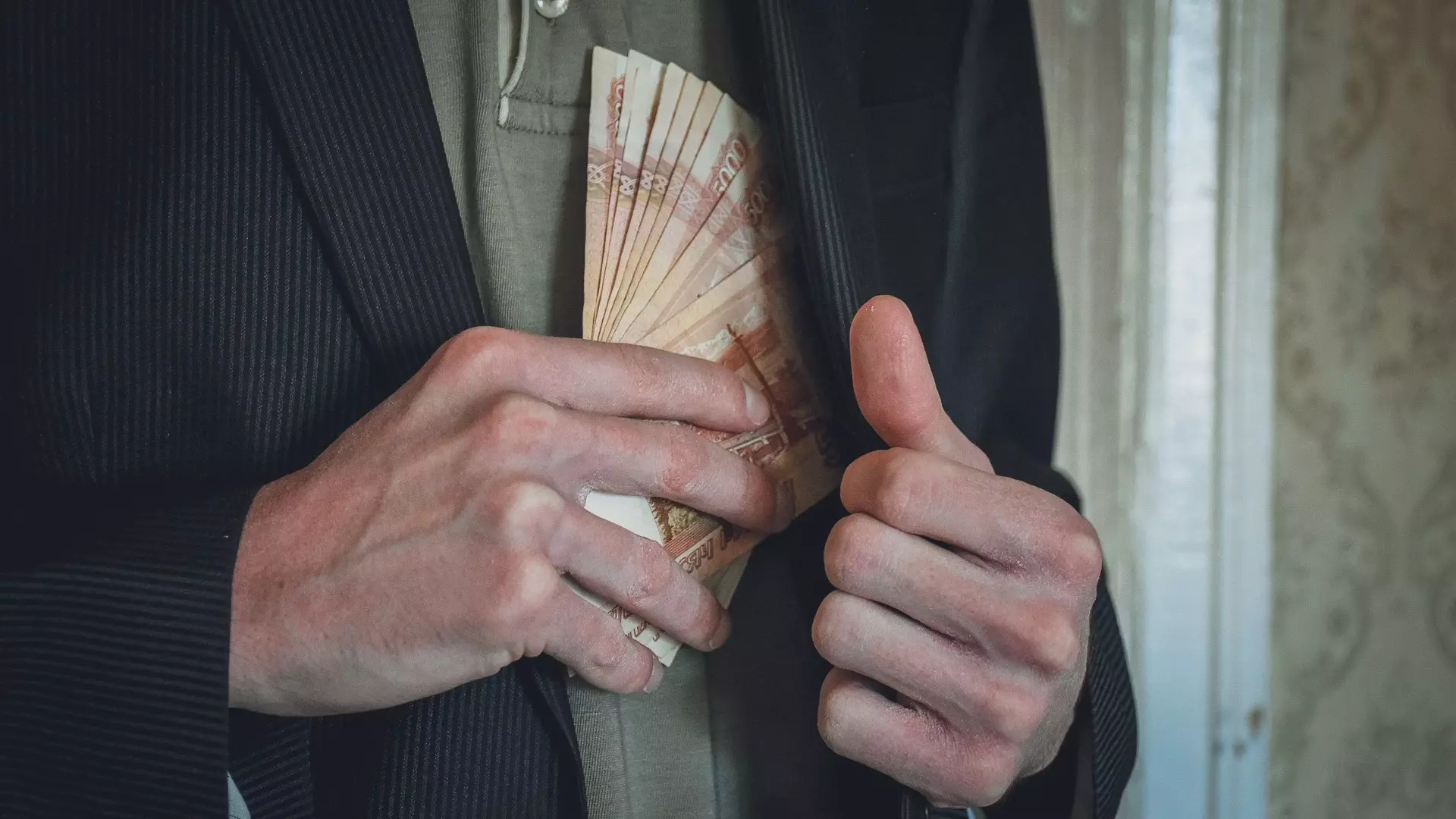 Экс-сотрудник пермского УФСБ взял 160 млн рублей за помощь «русским хакерам»