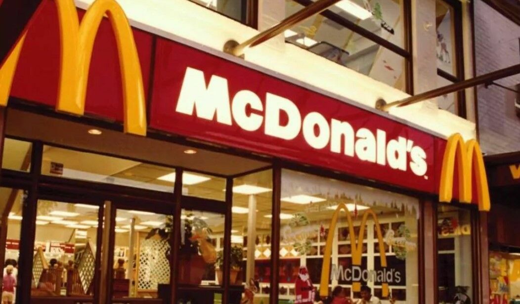 В Мурманске продолжает принимать посетителей самый северный в мире McDonald's