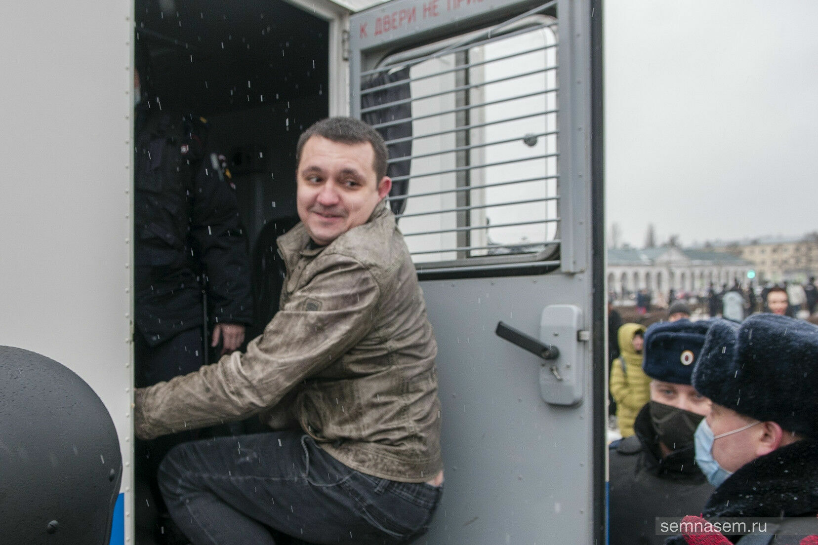 Задержание участников акции против QR-кодов в Костроме