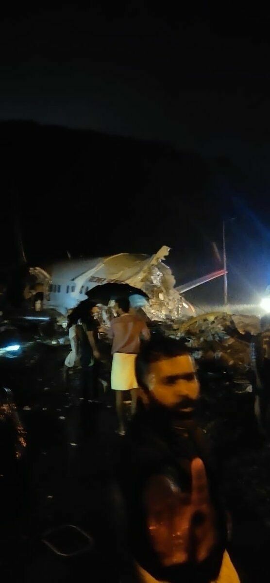 Два человека погибли при жесткой посадке самолета в Индии