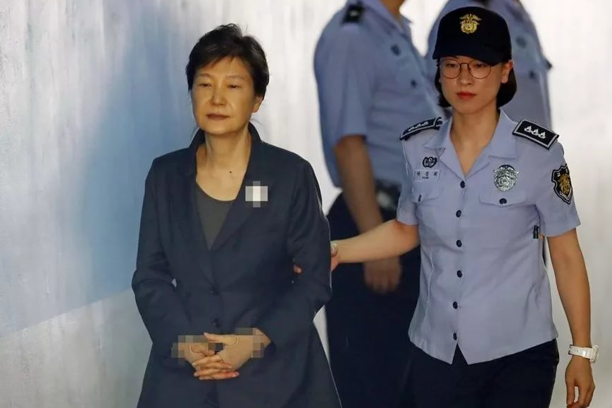 Экс-президент Южной Кореи осуждена на 20 лет