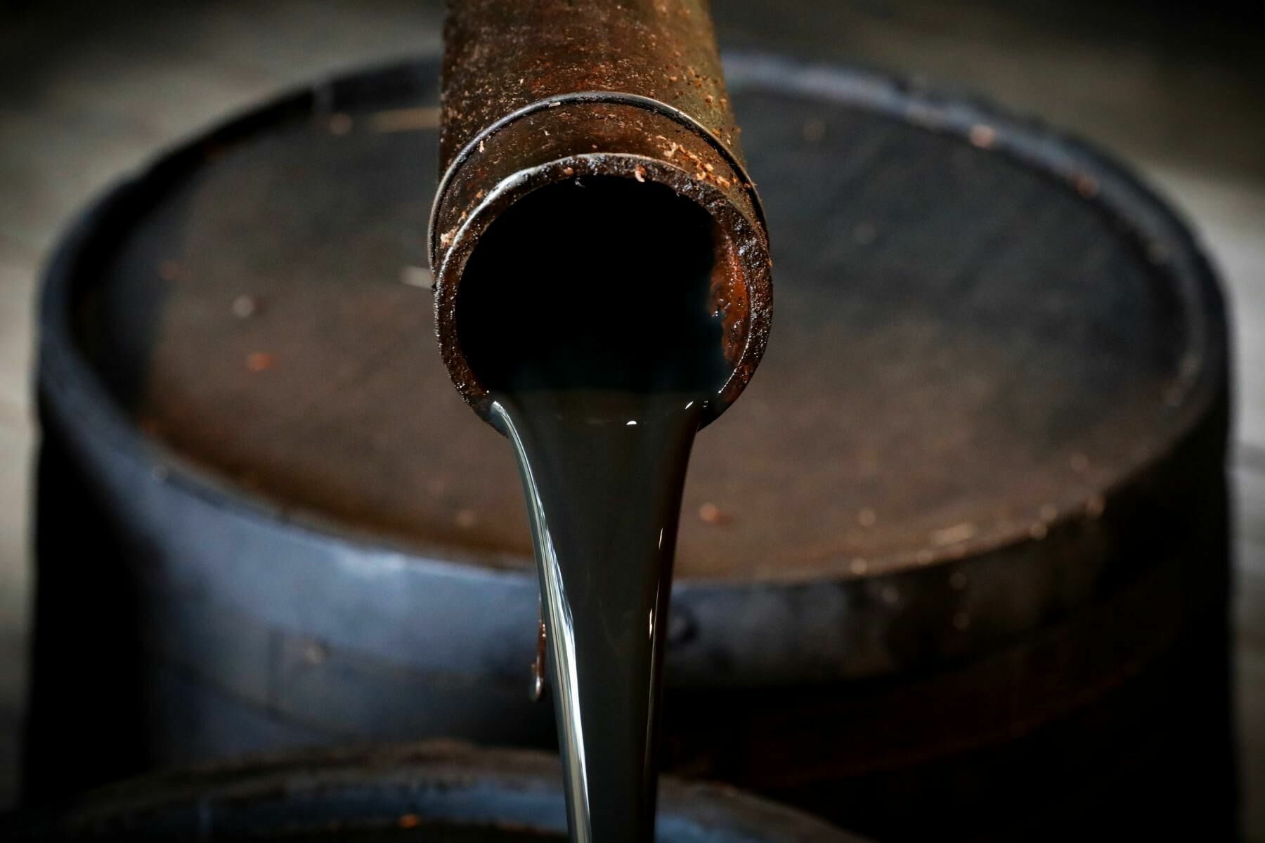 Цены на нефть снизились после вчерашних рекордов