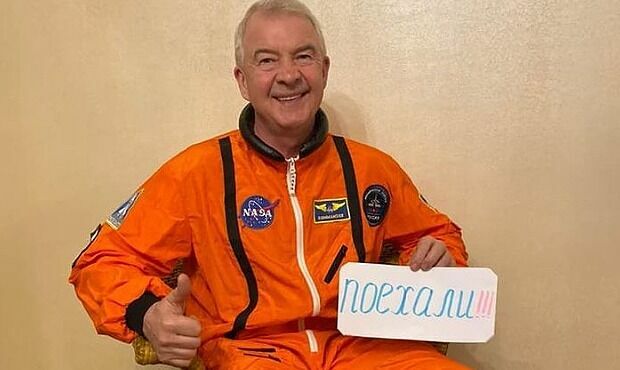 Петербургский депутат снялся в День космонавтики в костюме NASA
