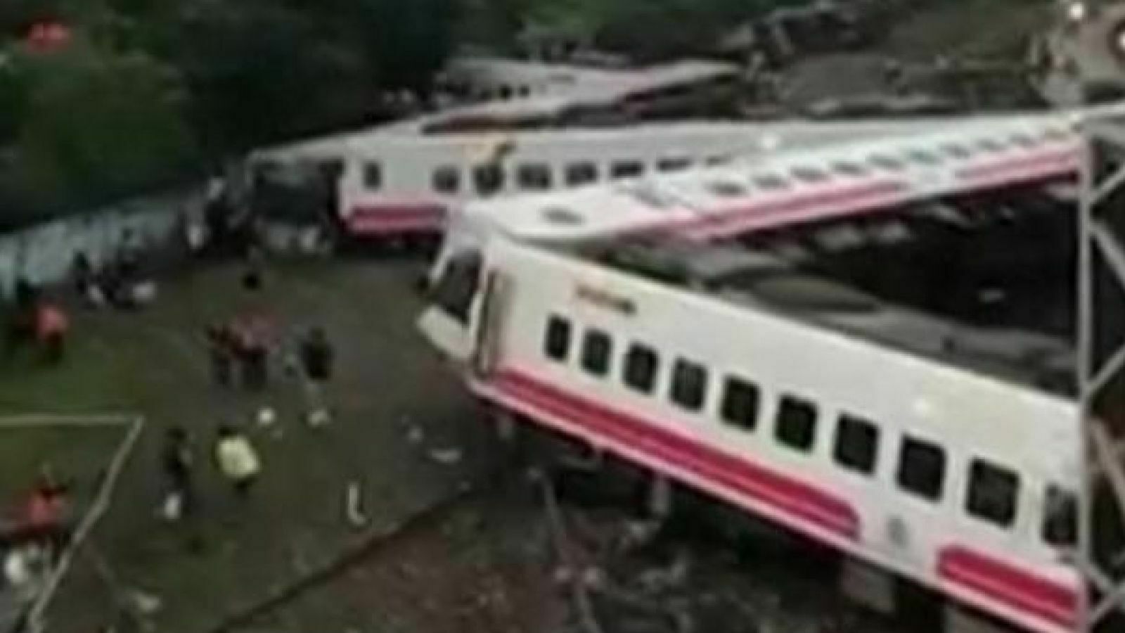 На Тайване в железнодорожной катастрофе погибло 17 человек