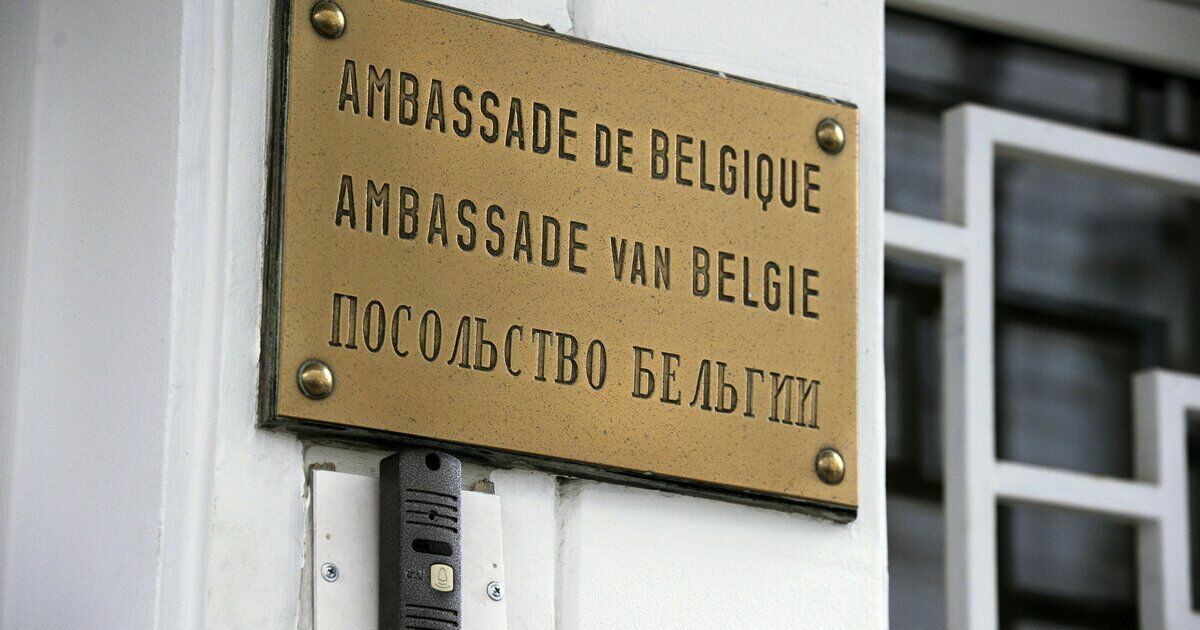 Бельгия временно прекратит выдавать россиянам туристические визы