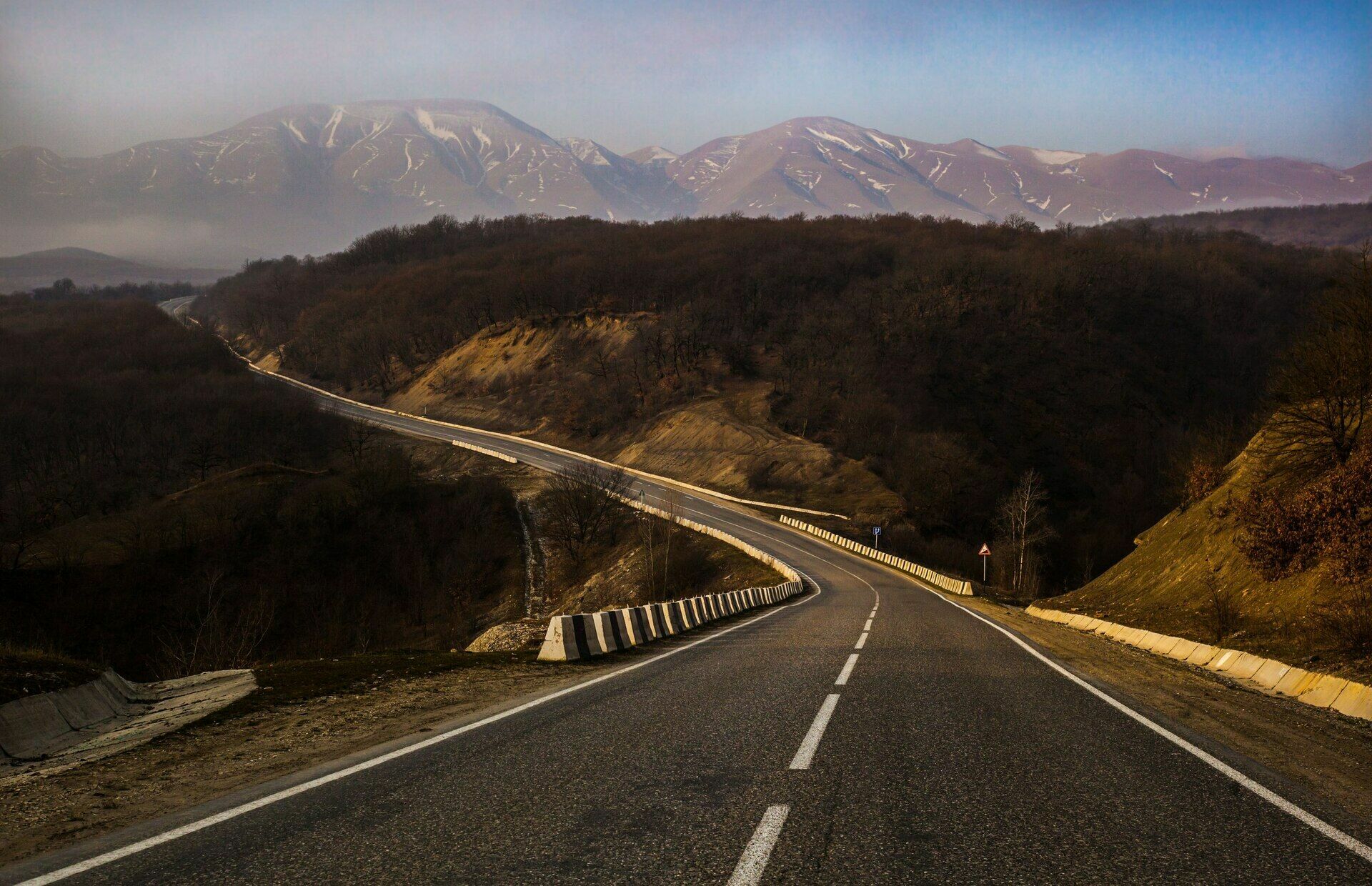 "Единая Россия" предложила строить более узкие дороги