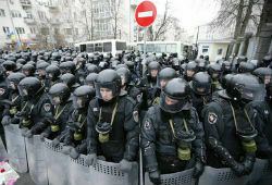 В Киеве штурмуют блокпосты оппозиции - СМИ