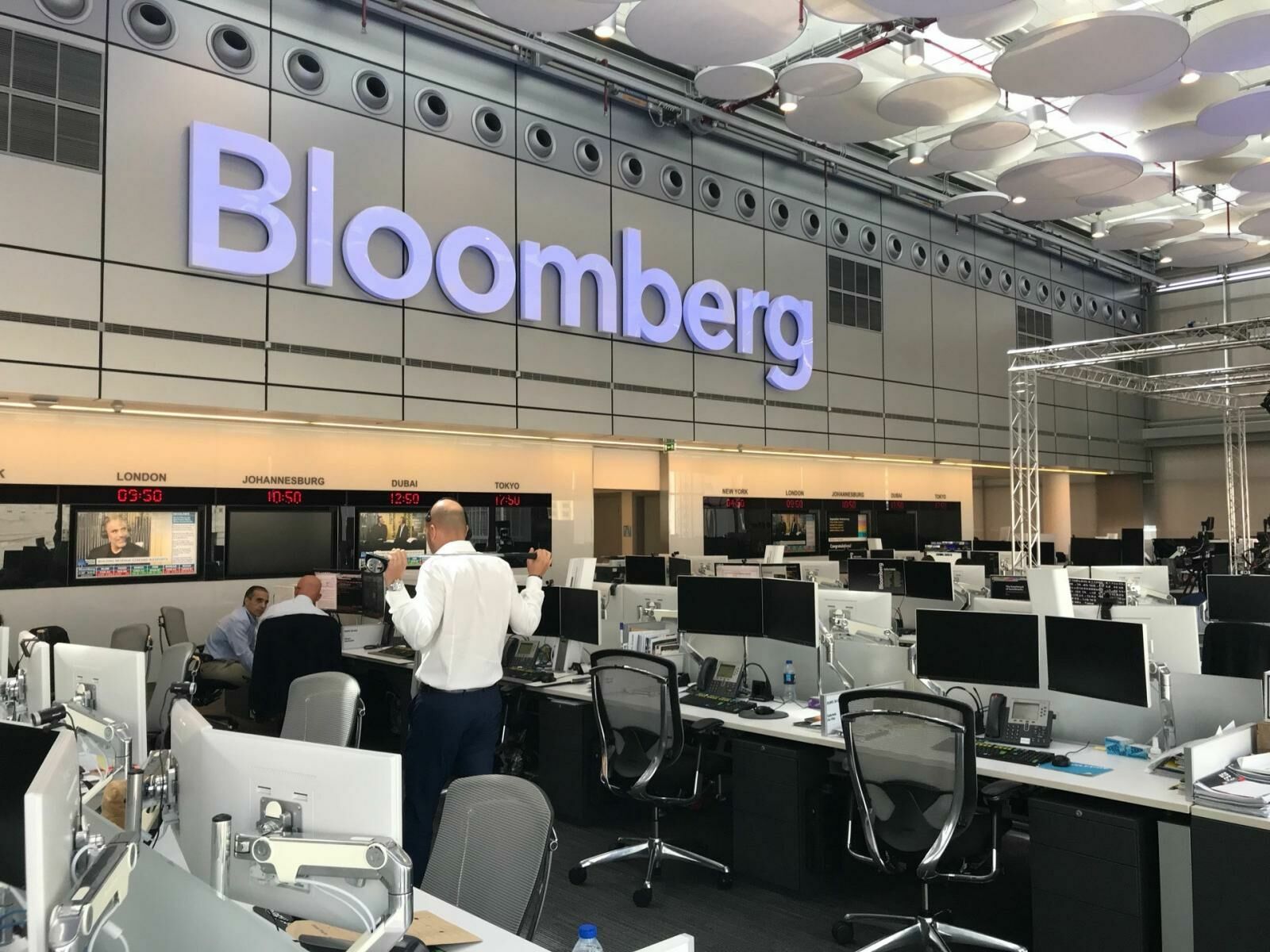Bloomberg временно прекратил выпускать новости на русском языке