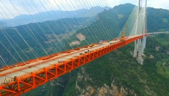 В Китае построили самый высокий в мире вантовый мост