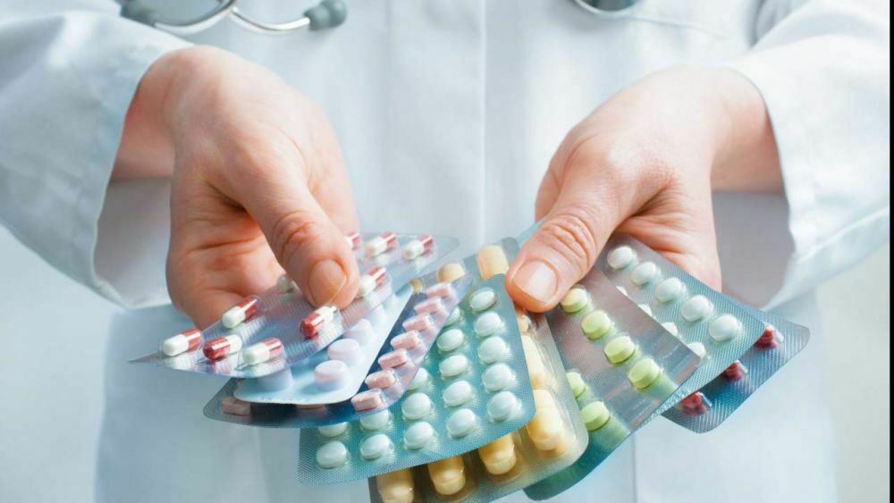 В Минздраве предостерегли от приема антибиотиков при ковиде