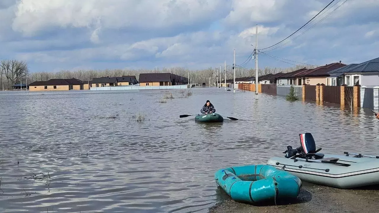 Эвакуация жителей затопленной Оренбургской области 11 апреля продолжается