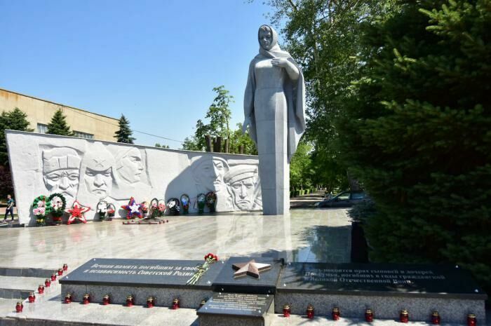 В Буденновске осквернили мемориал "Мать-Родина"