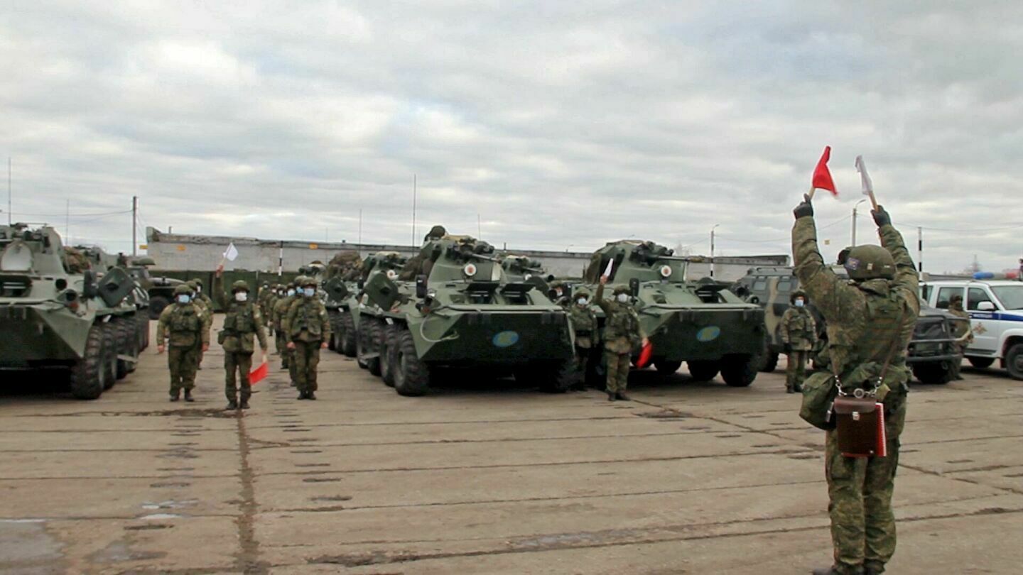 Российские миротворцы направились в район операции в Нагорном Карабахе
