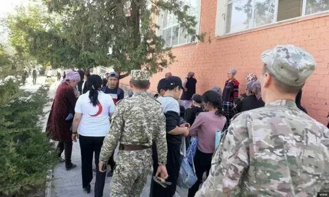 Киргизия эвакуировала тысячи человек из зоны конфликта с Таджикистаном