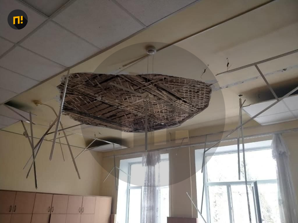 Рухнувший потолок накрыл трех детей в школе Армавира