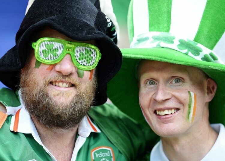 Фанатам сборной Ирландии выписали премию за примерное поведение во Франции