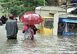 Индийский город Мумбаи оказался под водой