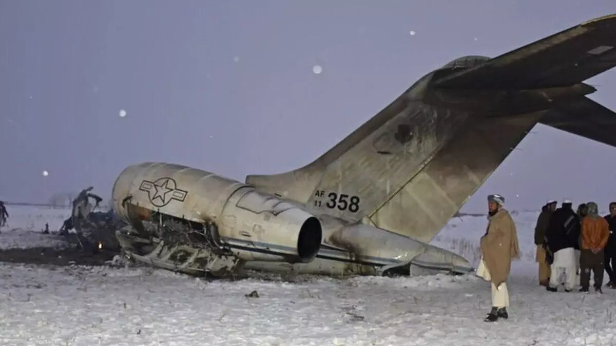 Из упавшего в Афганистане российского самолета пропало более миллиона долларов