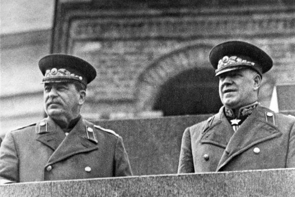 РПЦ призвала не преувеличивать роль Сталина в войне
