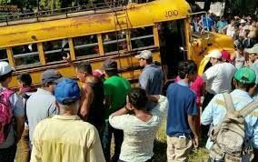 В Никарагуа автобус с 90 пассажирами рухнул в пропасть