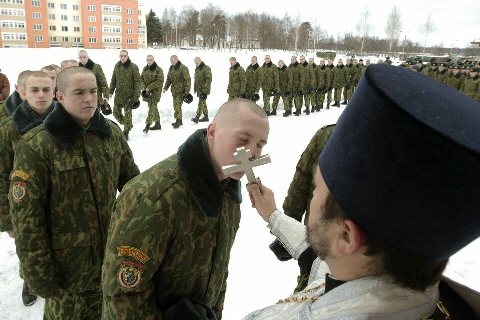 ВЦИОМ: армия и  РПЦ стали лидерами рейтинга доверия россиян