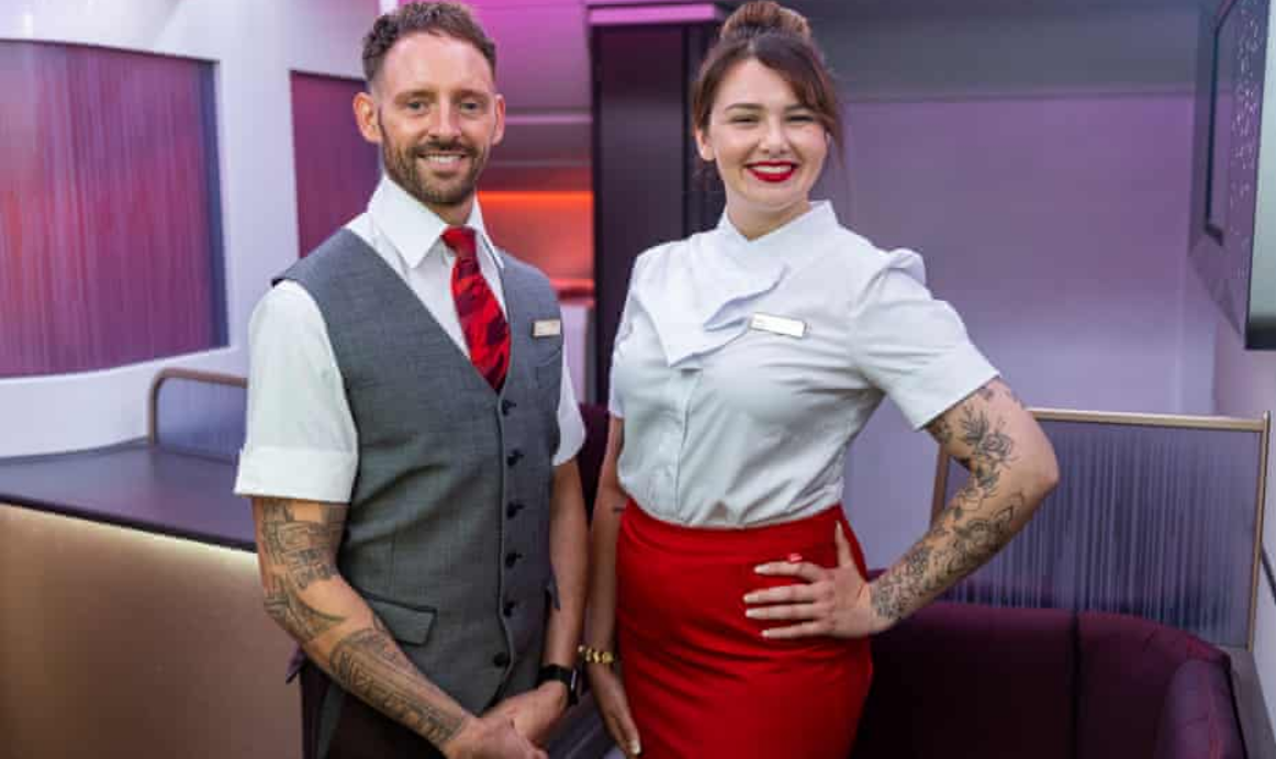 Авиакомпания Virgin Atlantic позволила бортпроводникам не прятать свои татуировки