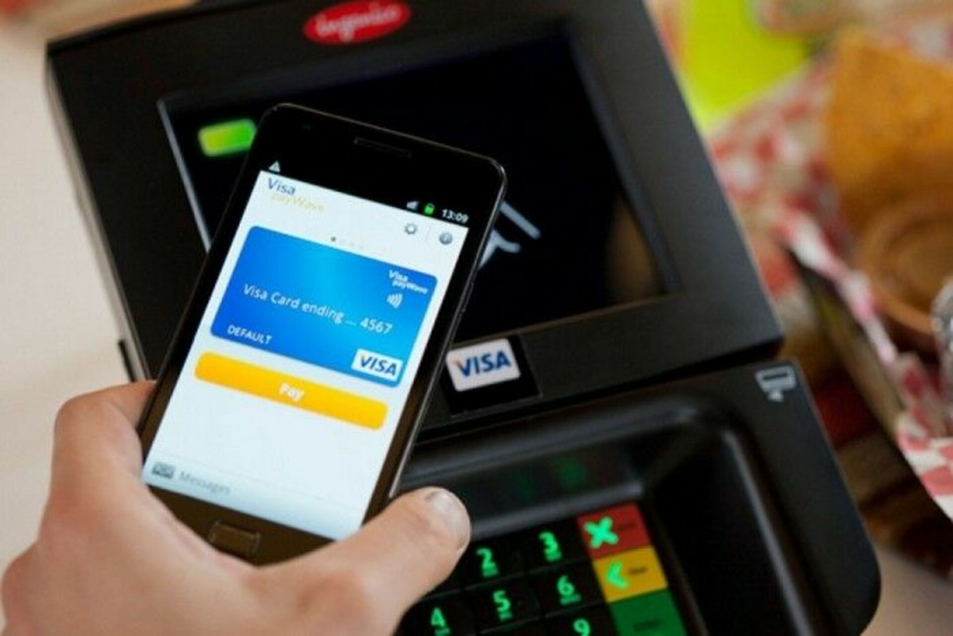 Оплата через теле. Visa PAYWAVE NFC. Бесконтактная оплата с телефона. NFC оплата. Платежи с помощью смартфона.