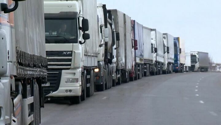 Автомобильное сообщение Украины с Крымом частично восстановлено