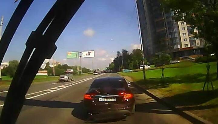 Петербурженка разбила свой «Ягуар» из мести водителю маршрутки