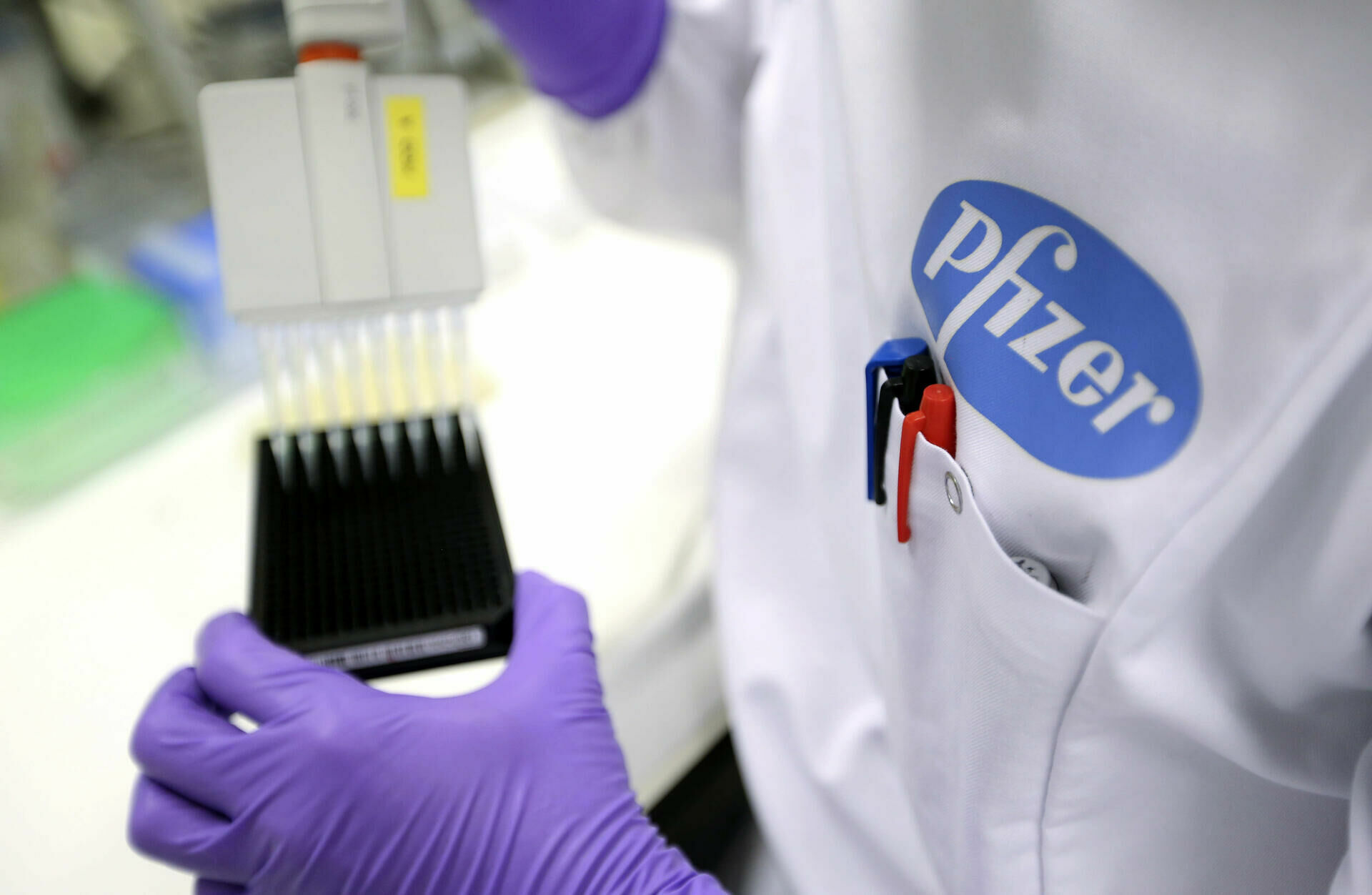 Хакеры заполучили документы по вакцине от ковида компаний Pfizer и BioNTech