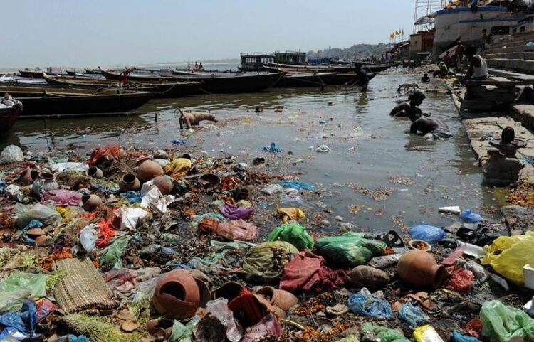 Ученые признали смертельно опасной для людей воду в реках Индии