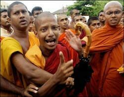 Буддийские монахи устроили масштабную акцию протеста в Мьянме