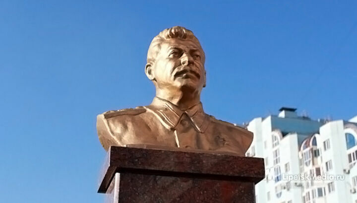Власти Сургута разрешили поставить в городе бюст Сталина