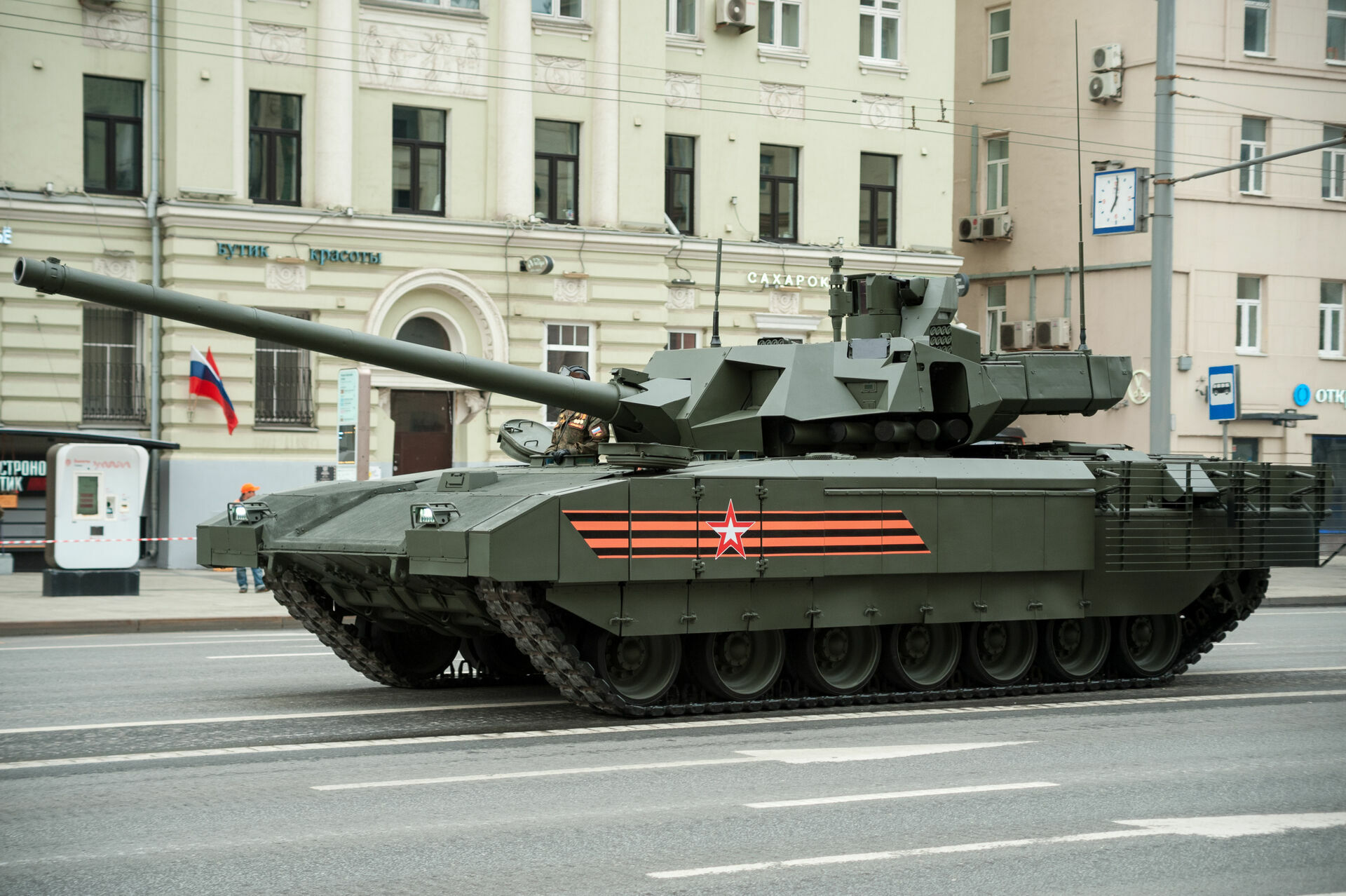 Разработчик пообещал серийные поставки танков "Армата" в 2022 году