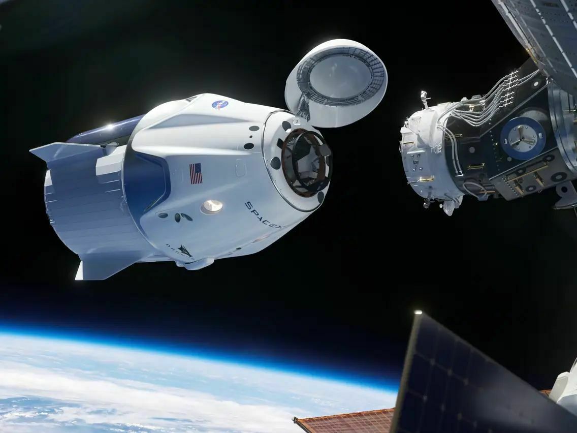 "Туалет на ремонте": астронавты вернутся с МКС в памперсах