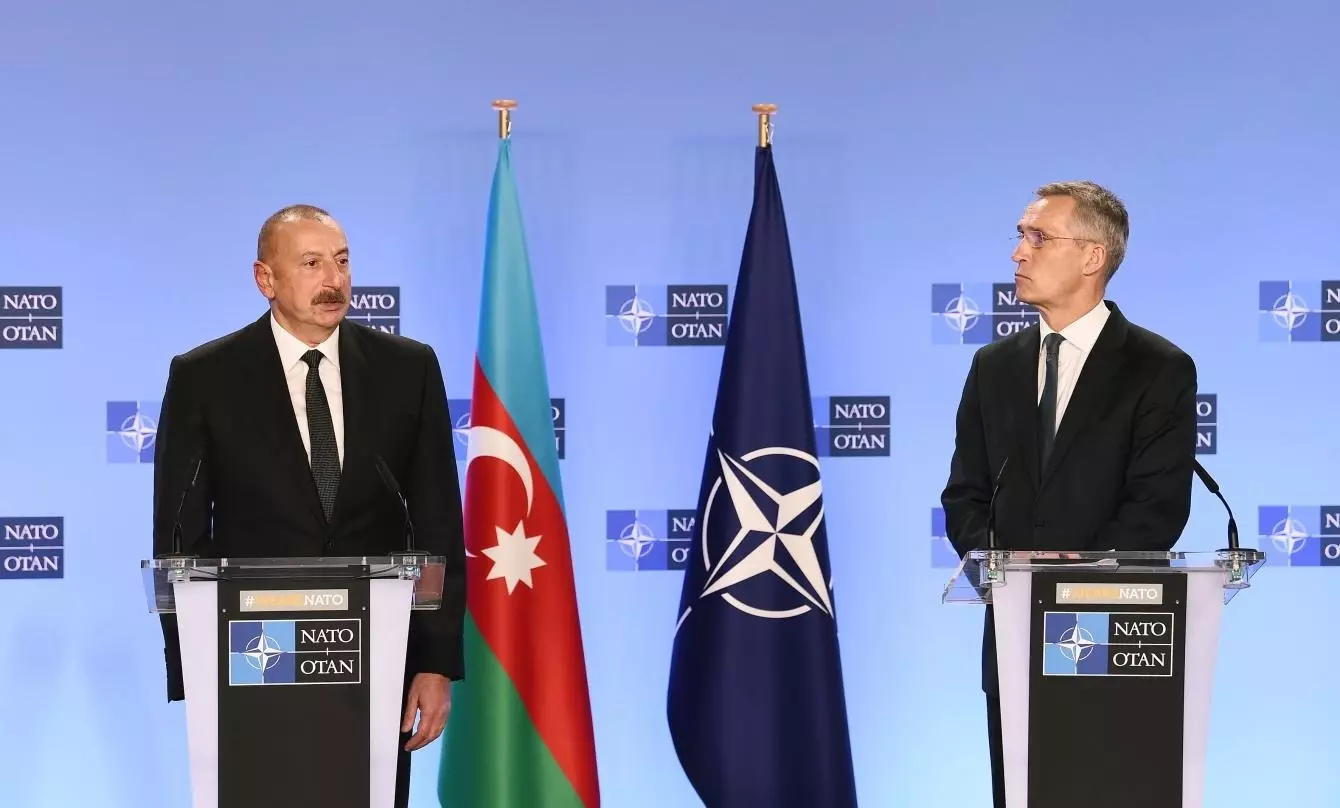 Президент Азербайджана Алиев и генсек НАТО Столтенберг