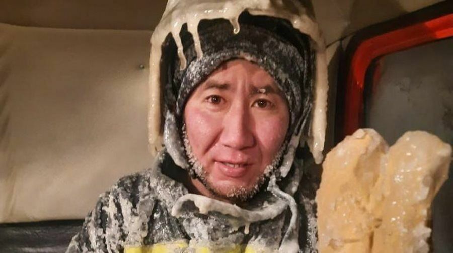 После работы при -54 с якутских пожарных отбивали лед молотками