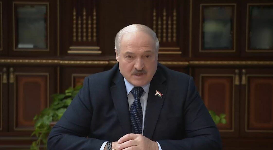 В Белоруссии за взятки задержаны 35 медиков, в том числе личный врач Лукашенко