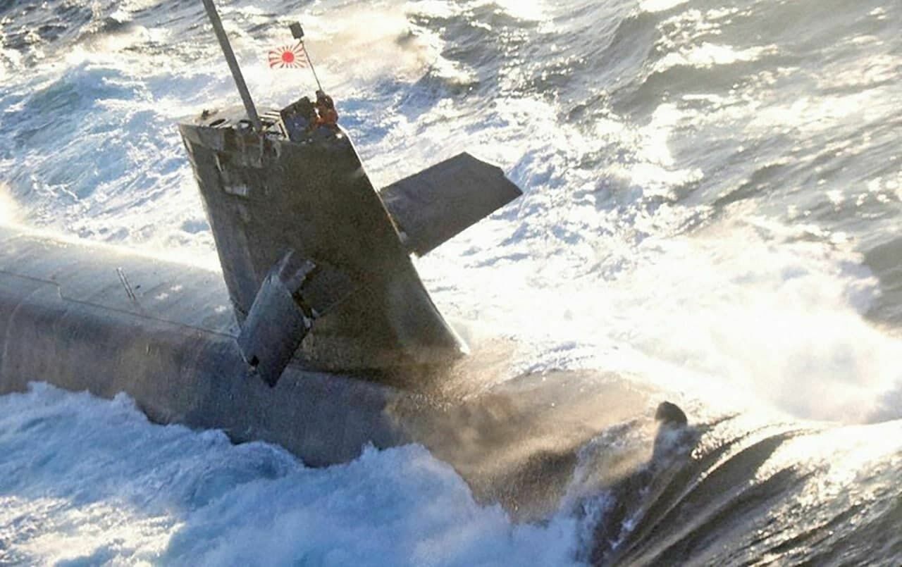 Столкновение в море: сухогруз из Гонконга оказался крепче японской подводной лодки
