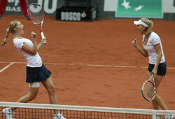 Макарова и Веснина выиграли Roland Garros в парном разряде