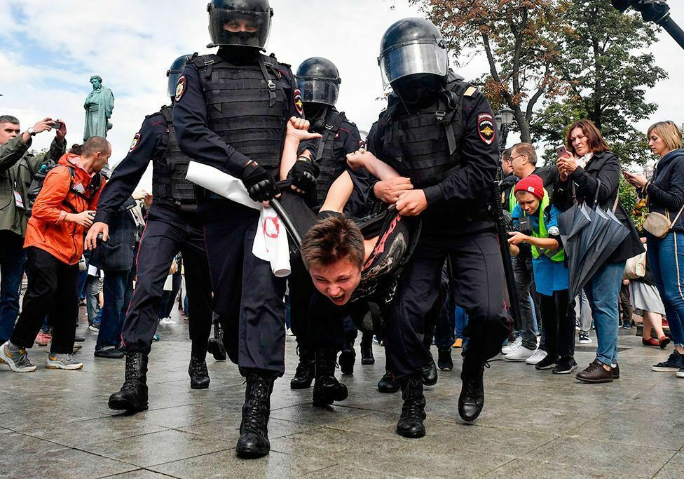 Во время московских протестов полиция задержала 225 несовершеннолетних