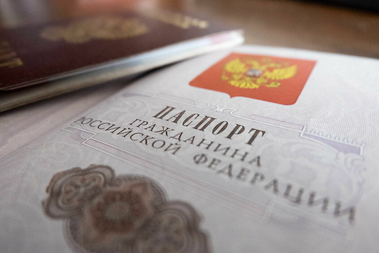 Более полумиллиона жителей Донбасса получили российские паспорта