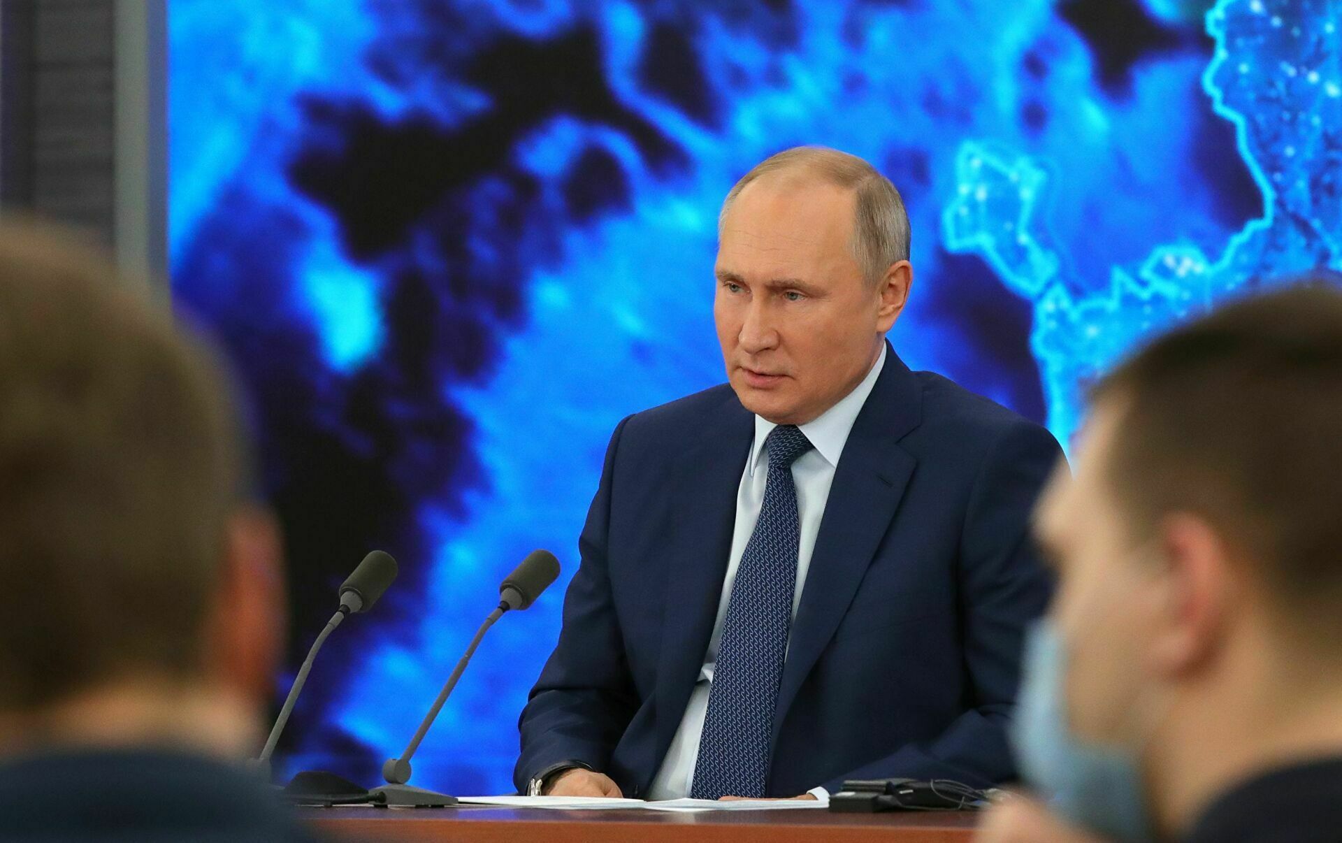 Владимир Путин пообещал пересмотреть закон о СМИ-иноагентах
