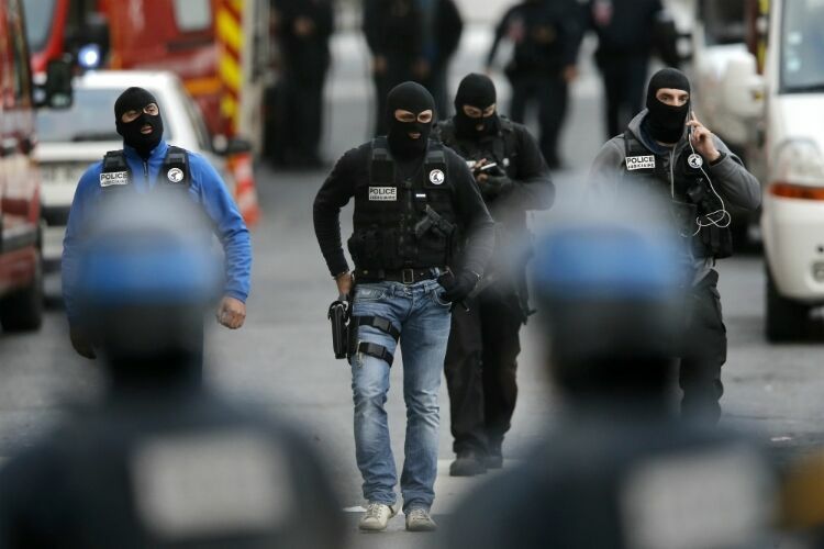 Семь террористов арестованы по итогам спецоперации в Сен-Дени