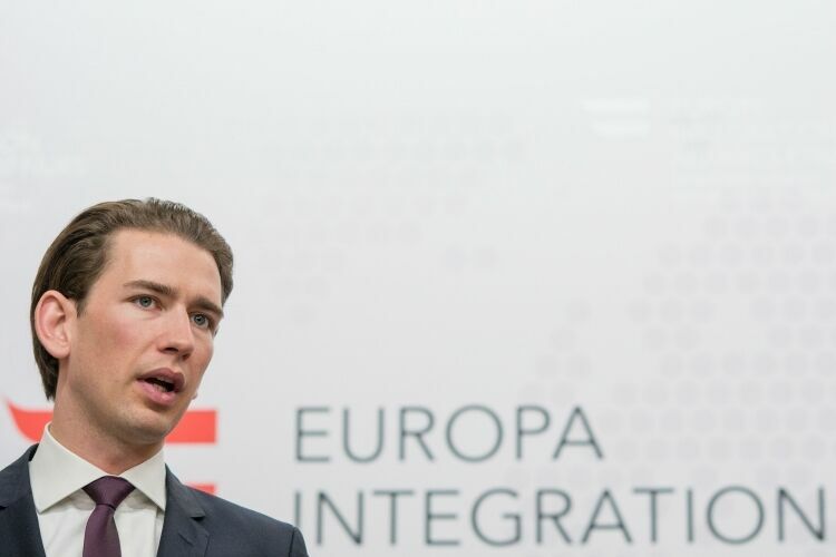 Глава МИД Австрии предложил пошагово снимать санкции с РФ