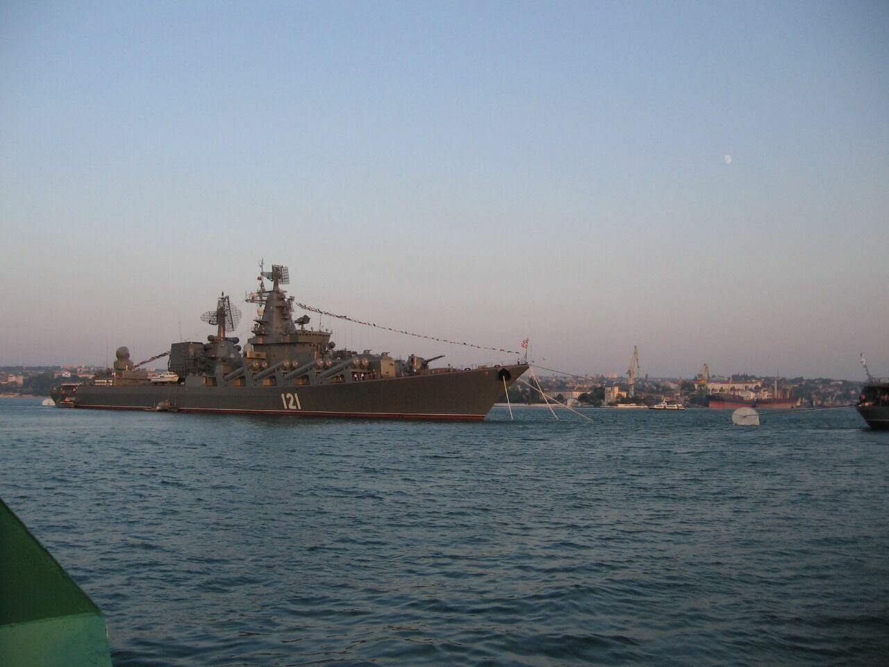 Экипаж погибшего крейсера «Москва» вернулся в Севастополь