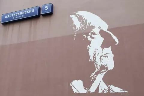 Москвичи не хотят, чтобы на стене дома закрасили граффити с портретом Марка Захарова